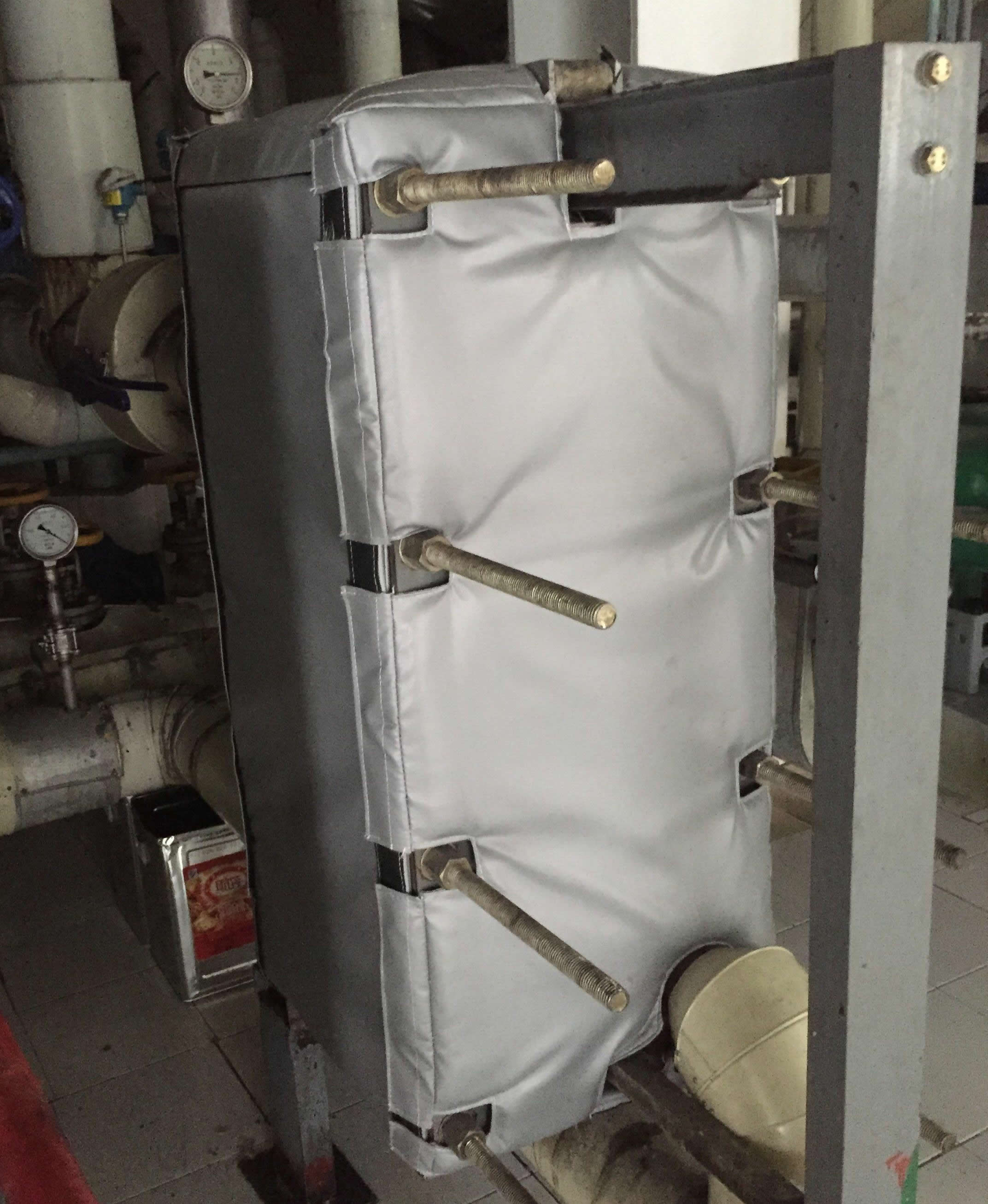 板式<a href=http://www.kafl.cn/e/tags/?tagname=%E6%8D%A2%E7%83%AD%E5%99%A8%E4%BF%9D%E6%B8%A9 target=_blank class=infotextkey>換熱器保溫</a>套