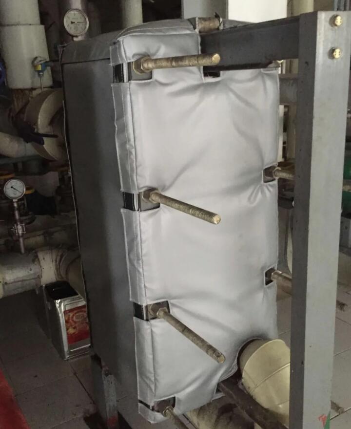 板式<a href=http://www.kafl.cn/e/tags/?tagname=%E6%8D%A2%E7%83%AD%E5%99%A8%E4%BF%9D%E6%B8%A9 target=_blank class=infotextkey>換熱器保溫</a>套